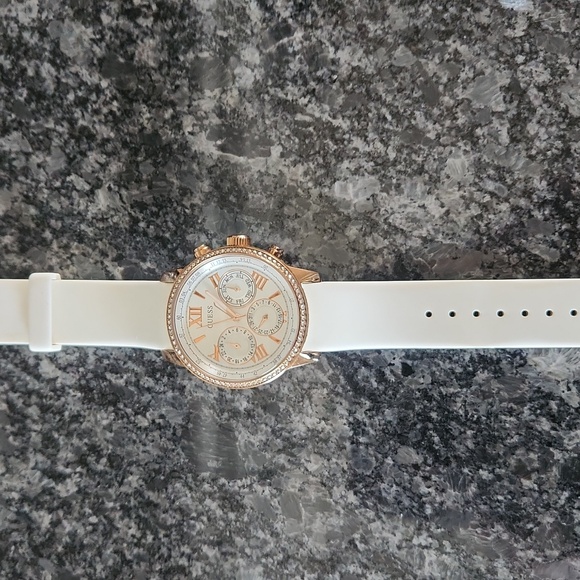 Watch - Picture 1 of 3